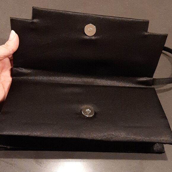 La Regale Black Wristlet Purse - Picture 4 of 10